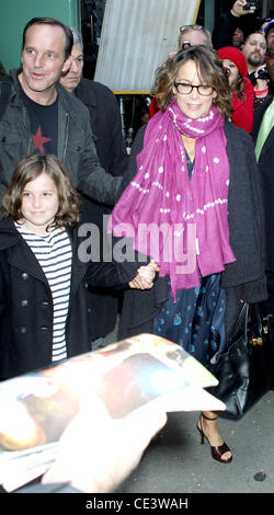 Clark Gregg, Jennifer Grey e Stella Gregg Ballando con le stelle finalisti visitare 'Good Morning America' a ABC Studios di New York City, Stati Uniti d'America - 24.11.10 Foto Stock