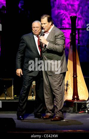 General Colin Powell e Marc Benioff concerto benefico per UCSF Benioff ospedale per bambini, tenutosi a Nob Hill Masonic Auditorium - all'interno di San Francisco, California - 08.12.10 Foto Stock