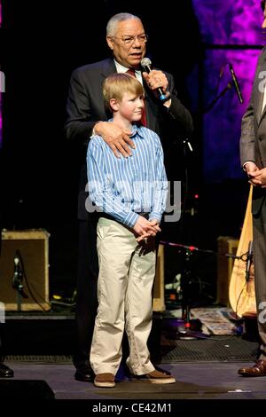 General Colin Powell e Paddy O'Brien concerto benefico per UCSF Benioff ospedale per bambini, tenutosi a Nob Hill Masonic Auditorium - all'interno di San Francisco, California - 08.12.10 Foto Stock