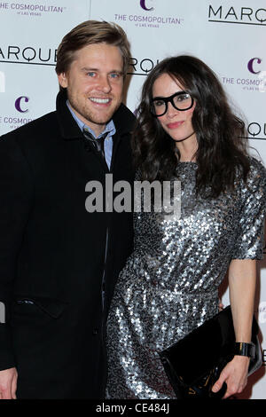 Andrew Pruett e Abigail Spencer Grand Opening del Marquee Nightclub al Cosmopolitan di Las Vegas - arrivi a Las Vegas, Nevada - 30.12.10 Foto Stock