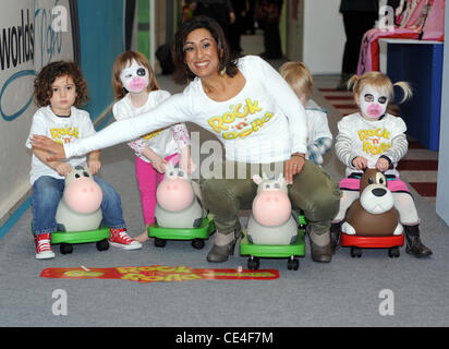 Saira Khan La Toy Fair 2011 a Olympia Exhibition Centre di Londra, Inghilterra - 25.01.11 Foto Stock