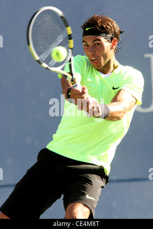 Rafael Nadal di Spagna sconfigge Gilles Simon di Francia 6-4 6-4 6-2, durante i suoi uomini singoli corrisponde al settimo giorno del 2010 U.S. Aprire presso l'USTA Billie Jean King National Tennis Center in Flushing Queens New York City, Stati Uniti d'America - 05.09.10 Foto Stock