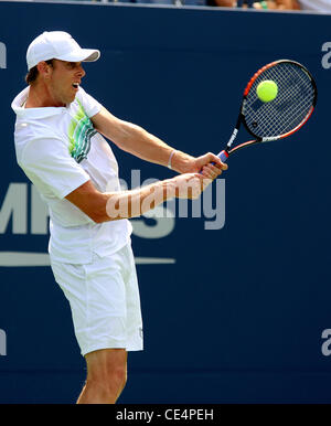 Sam QUERREY degli Stati Uniti compete contro Stanislas Wawrinka della Svizzera durante gli uomini singoli quarta partita il giorno nove del 2010 U.S. Aprire presso l'USTA Billie Jean King National Tennis Center Flushing Queens New York City, Stati Uniti d'America - 07. Foto Stock