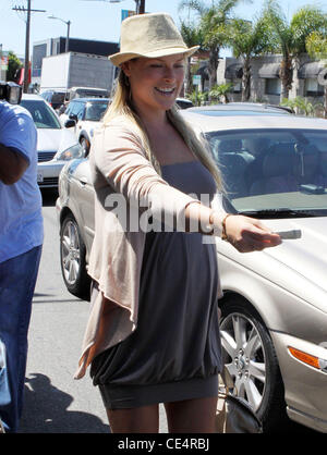 Una gravidanza Ali Larter lascia poco Accanto cafe di Los Angeles, California - 13.08.10 Foto Stock