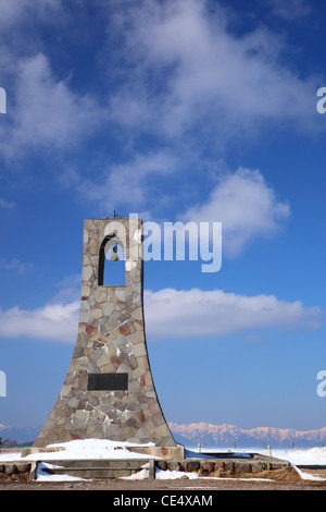 Il Utsukushigahara altopiano di inverno in Giappone, il campanile e il Giappone Alpi Foto Stock