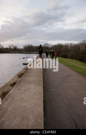 Serbatoio Aldenham dam, Elstree, Hertfordshire, Inghilterra, costruito dai prigionieri francesi della guerra napoleonica, 1795 Foto Stock