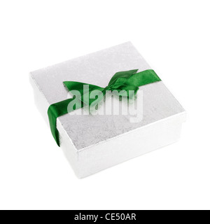 Green box regalo close up isolati su sfondo bianco Foto Stock