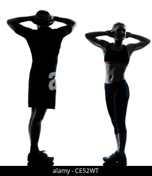 Una giovane donna uomo esercizio di allenamento aerobico postura fitness a piena lunghezza silhouette su studio isolato su sfondo bianco Foto Stock