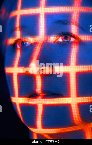 Lettore biometrico, simbolo foto. Face Detection automatico, da un laser scanner. 3D-modello di un volto femminile per la generazione di dati digitali. Foto Stock