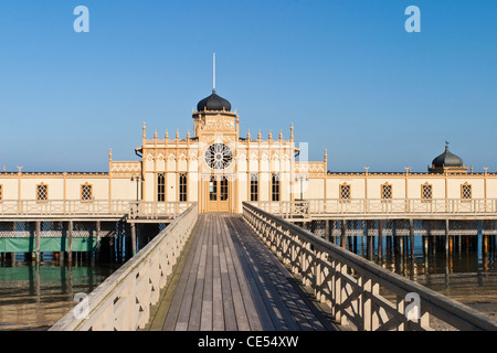 Pubblico bagni freddi house e una famosa fortezza nel Varberg, Svezia Foto Stock