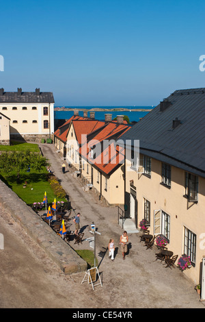 Cortile con cafe in Varberg Fortezza, Svezia Foto Stock