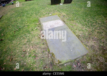 La pietra tombale del tempio di Charlotte è visto nella Chiesa della Trinità cimitero in Lower Manhattan a New York Foto Stock