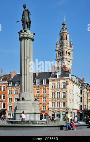 Belfry e il memoriale dell'assedio del 1792 / Colonna della dea / La Déesse presso la Place du Général de Gaulle, Lille, Francia Foto Stock