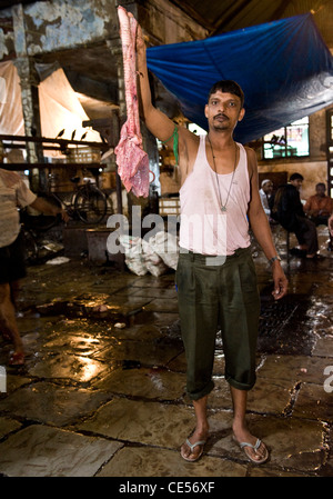 Polmoni e windpipe . Le scene al mercato della carne uno enorme macelleria , Crawford Mkt , Mumbai sud Foto Stock