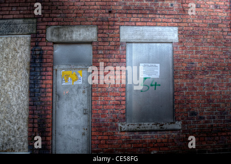 Case in old south yorkshire città mineraria di Goldthorpe abbandonati e pronta per i lavori di demolizione (High Dynamic Range) Foto Stock