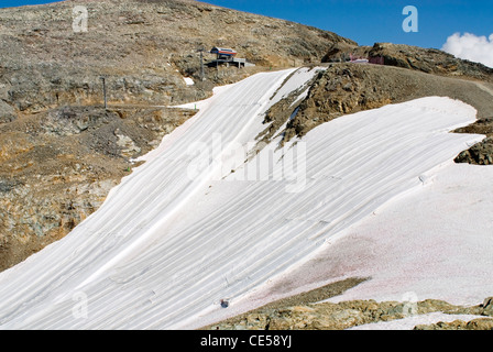 Coperto vicino ghiacciaio Diavolezza stazione di montagna, alta Engadina, Svizzera Foto Stock