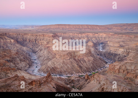 Il Fish River Canyon nel sud della Namibia all'alba. Foto Stock