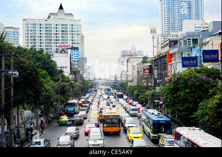 Il traffico a Bangkok. Bangkok era uno dei peggiori problemi di traffico in tutto il mondo con un incredibile gli inceppamenti di traffico. Foto Stock
