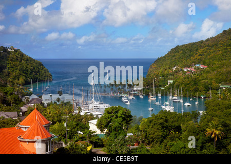 Piccolo porto di Marigot Bay sulla costa ovest di Santa Lucia, West Indies Foto Stock