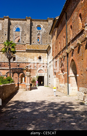 Rovine dell'Abbazia Cistercense di San Galgano, Chiusdino, Toscana, Italia, Europa Foto Stock