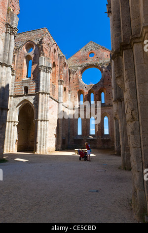 Rovine dell'Abbazia Cistercense di San Galgano, Chiusdino, Toscana, Italia, Europa Foto Stock