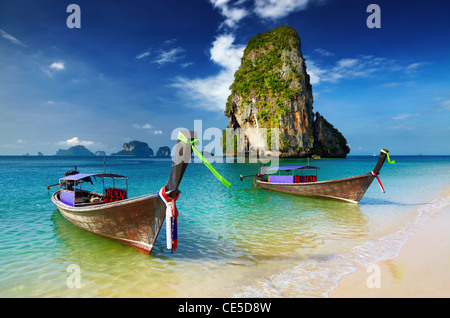 Tropical Beach, longtail barche, sul Mare delle Andamane, Thailandia Foto Stock