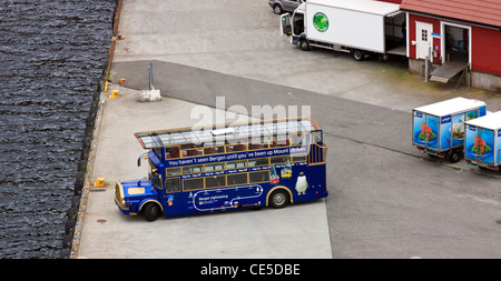 Vintage Bus turistici nel porto di Bergen, Norvegia Foto Stock