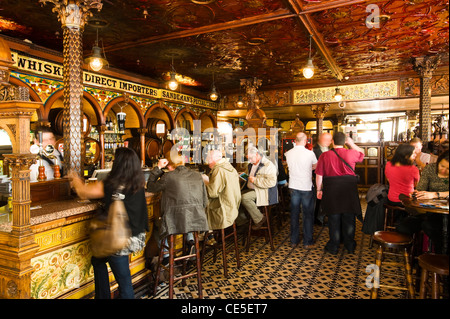 Crown Bar, Belfast, Irlanda del Nord Foto Stock