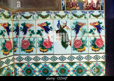 Piastrelle smaltate nella casa di Nattukkottai Chettiar Chettinad Tamil Nadu India Foto Stock
