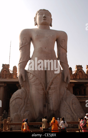 Statua di bahubali o gommateshwara a shravanabelagola,Karnataka, India.17m statua è più alte del mondo statua monolitica, Foto Stock