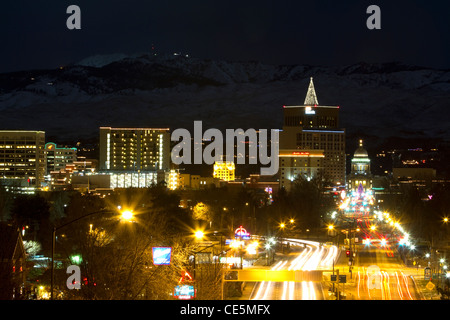 Vista del centro della città di Boise in una sera d'inverno, Idaho, Stati Uniti d'America. Foto Stock