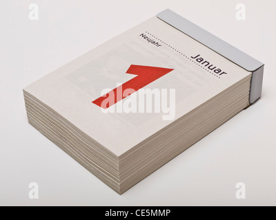 Ein Kalender zeigt den 01. Januar, Neujahr, un | un calendario mostra il 1 gennaio, primo giorno del nuovo anno Foto Stock