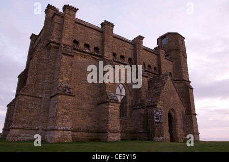 L'antico borgo medioevale di Saint Catherines cappella sorge sulla sommità della collina del Chapel, nel pittoresco villaggio di Abbotsbury. Il Dorset, Inghilterra, Regno Unito. Foto Stock