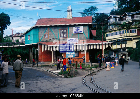 Costruzione della stazione ferroviaria dei treni giocattolo Ghoom ; Ghum ; Darjeeling ; Bengala Occidentale ; India ; asia Foto Stock