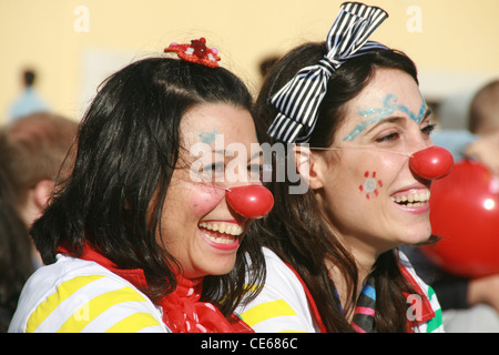 Clown terapia membri celebrando Red Nose day a roma italia Foto Stock