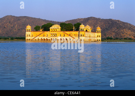 Water Palace ; Jal Mahal ; Jal Mahal Palace ; Man Sagar Lake ; Jaipur ; Rajasthan ; India ; Asia Foto Stock