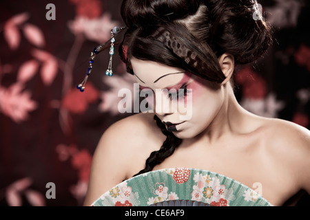 Immagine stilizzata di una geisha giapponese, il make-up svolto da professionisti artista polacco Foto Stock