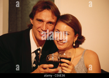 Coppia con bicchieri da vino ; MR 159 Foto Stock