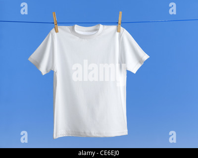 T-shirt sulla linea di abbigliamento Foto Stock