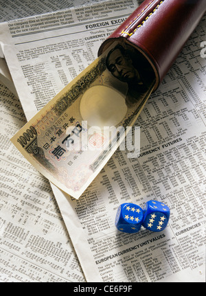 10.000 yen giapponese banconota con 2 dadi europea e shaker sul quotidiano finanziario Foto Stock