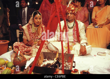 Sposa e Sposo in Marwari cerimonia nuziale Havan phera Wedding Rituale India Asia - MR Foto Stock
