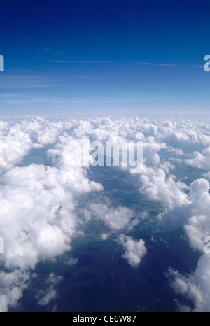 Nuvole aeree ; nuvole di un aereo ; Foto Stock