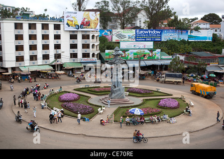 Rotonda al di fuori del mercato di Dalat Vietnam Foto Stock