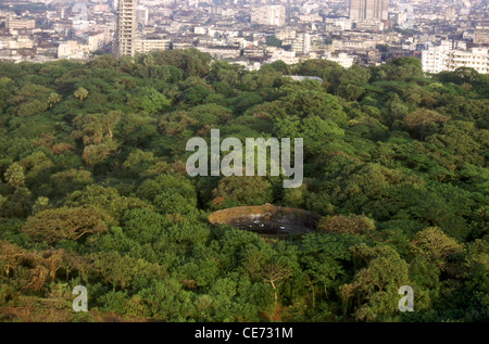 Torre di silenzio ; Zoroastriano crematorio ; Mumbai Bombay ; Maharashtra ; India Foto Stock