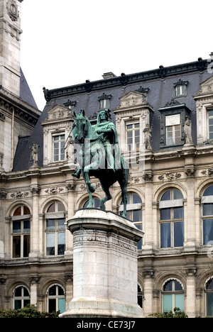 La statua in bronzo di Etienne Marcel, al di fuori del Hotel de Ville, Parigi, Francia Foto Stock