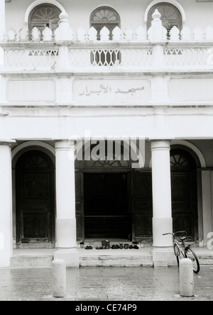 Documenti di viaggio - Scarpe all'ingresso al moschea di Abra nella Chinatown di Singapore nel sud-est asiatico in Estremo Oriente. Islam Islam religione musulmana Foto Stock