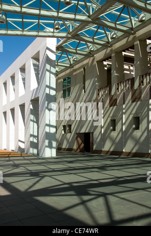 Il foyer coperto fuori l'ingresso principale della Casa del Parlamento, Canberra, Australian Capital Territory, Australia Foto Stock