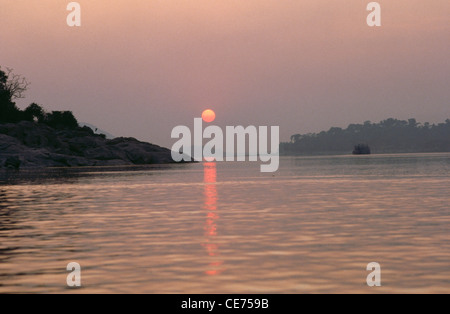 ASM 83018 : tramonto sul fiume Brahmaputra guwahati assam india Foto Stock