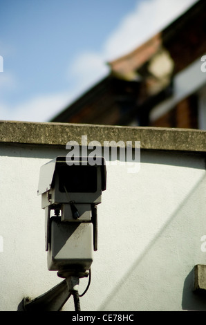 Videocamera di sicurezza nella borough di Lambeth, ricordando le persone a essere vigili e attenti Foto Stock