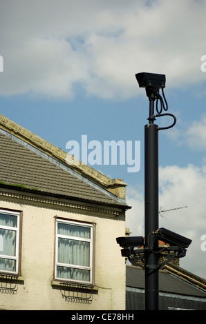 Videocamera di sicurezza nella borough di Lambeth, ricordando le persone a essere vigili e attenti Foto Stock